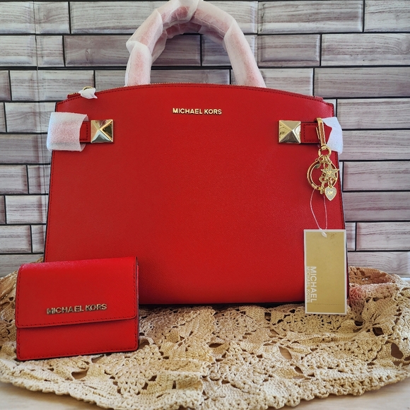 MK Michael Kors Karla satchel in Sangria color. With jet set wallet, key charms - Picture 2 of 16